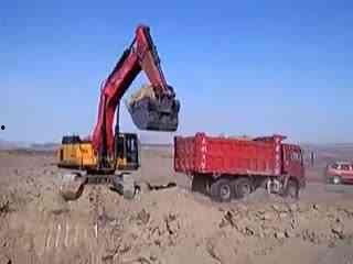 大型挖土机表演视频,大型挖土机震撼表演大盘点