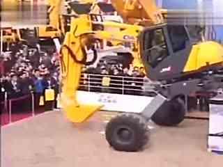 大型挖土机表演视频,大型挖土机震撼表演大盘点